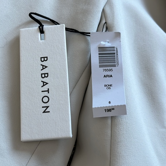 ♠️NEW with tag-Babaton Blazer ♠️ - Picture 12 of 12